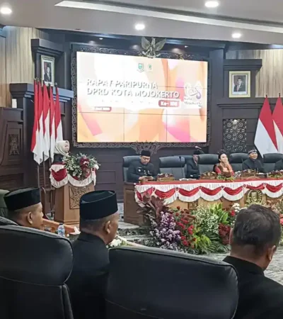 Suasana rapat Paripurna DPRD kota Mojokerto.(foto: Blok-a.com/Syahrul Wijaya)