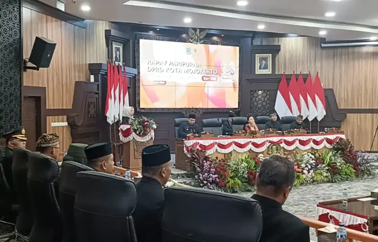 Suasana rapat Paripurna DPRD kota Mojokerto.(foto: Blok-a.com/Syahrul Wijaya)