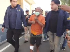 Tersangka curanmor saat digelandang di Mapolres Mojokerto (foto: Blok-a.com/Syahrul Wijaya)