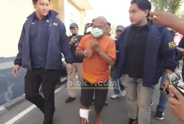 Tersangka curanmor saat digelandang di Mapolres Mojokerto (foto: Blok-a.com/Syahrul Wijaya)