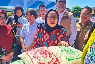 Wakil Kepala Badan Gizi Nasional (BGN) Bidang Komunikasi Publik dan Investigasi, Nanik Sudaryati Deyang, saat melakukan kunjungan kerja di Pasar Plaosan, Magetan, pada Senin (1/6/26) (foto: ist)