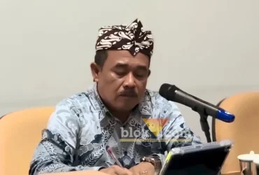 Wakil Ketua DPRD Kabupaten Blitar, M. Rifa’i saat pimpin rapat kerja bersama Tim Anggaran Pemerintah Daerah (TAPD)(foto: Blok-a.com/Fajar)