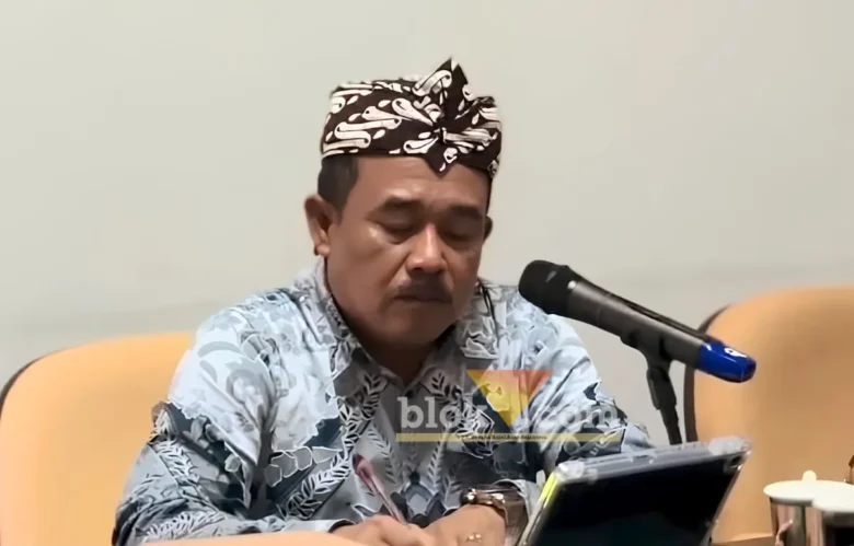 Wakil Ketua DPRD Kabupaten Blitar, M. Rifa’i saat pimpin rapat kerja bersama Tim Anggaran Pemerintah Daerah (TAPD)(foto: Blok-a.com/Fajar)