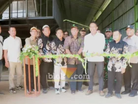 Bupati Bojonegoro, Setyo Wahono, meresmikan operasional PT New Porang Hebat Indonesia (NPHI) di Desa Klino, Kecamatan Sekar, Selasa (16/06/2026) (foto: istimewa)