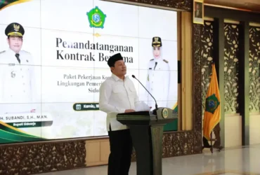 Bupati Sidoarjo, Subandi memberikan pandangan usai penandatanganan kontrak bersama paket pekerjaan konstruksi tahun anggaran 2026, dengan Pejabat PPK, konsultan pengawas dan kontraktor pelaksana, Kamis (18/6/2026) (foto: istimewa)
