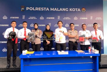 Kasatreskrim Polresta Malang Kota, AKP Rakhmad Aji Prabowo, saat menyampaikan keterangan pers terkait pengungkapan kasus penjambretan lansia di kawasan Polehan, Kecamatan Blimbing, Kota Malang. (blok-a.com / M Berril Labiq)