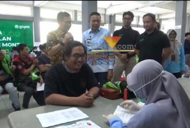Wali Kota Malang, Wahyu Hidayat saat meninjau cek kesehatan gratis (blok-a.com / Yogga Ardiawan)