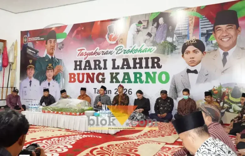 Wali Kota Blitar, Syauqul Muhibbin dalam acara Tasyakuran Brokohan Peringatan Hari Lahir ke-125 Bung Karno di Istana Gebang Kota Blitar (foto: Blok-a.com/Fajar)
