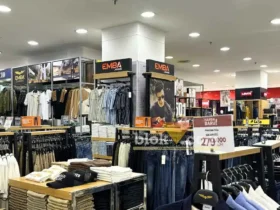 Outlet brand EMBA di salah satu pusat perbelanjaan Kota Malang (foto: Blok-a.com/Zulkaria Irawan)