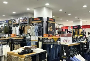 Outlet brand EMBA di salah satu pusat perbelanjaan Kota Malang (foto: Blok-a.com/Zulkaria Irawan)