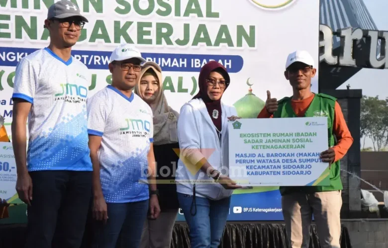 Peluncuran program Gardu Sosial BPJS Ketenagakerjaan Sidoarjo, di Tugu Jayandaru, Alun-Alun Kabupaten Sidoarjo, Minggu (21/6/2026) (foto: istimewa)