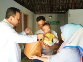 Wakil Bupati Magetan, Suyatni Priasmoro, melakukan pemantauan langsung terhadap perkembangan balita penerima pendampingan dalam Program Anting Emas (Anak Stunting Terintegrasi Magetan Sehat), Selasa (2/6/2026) (foto: ist)