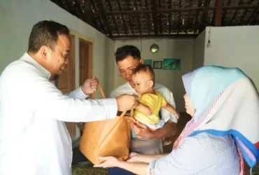 Wakil Bupati Magetan, Suyatni Priasmoro, melakukan pemantauan langsung terhadap perkembangan balita penerima pendampingan dalam Program Anting Emas (Anak Stunting Terintegrasi Magetan Sehat), Selasa (2/6/2026) (foto: ist)