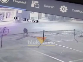 Aksi pencurian Grill atau penutup saluran drainase di kawasan Jalan Sunandar Priyo Sudarmo Kota Malang (foto: tangkapan layar)