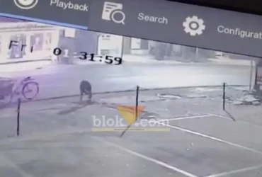 Aksi pencurian Grill atau penutup saluran drainase di kawasan Jalan Sunandar Priyo Sudarmo Kota Malang (foto: tangkapan layar)