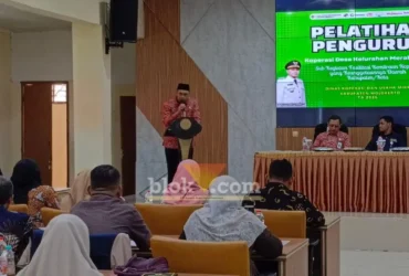 Wakil Bupati Mojokerto Muhammad Rizal Octavian saat memberikan paparan kepada pengurus Koperasi Desa/Kelurahan Merah Putih di aula dinas pendidikan kabupaten Mojokerto (foto: Blok-a.com/Syahrul Wijaya)