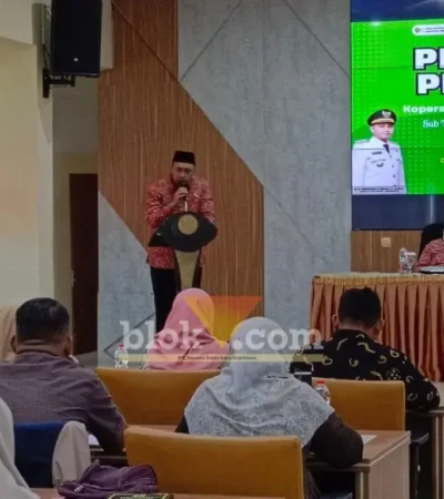 Wakil Bupati Mojokerto Muhammad Rizal Octavian saat memberikan paparan kepada pengurus Koperasi Desa/Kelurahan Merah Putih di aula dinas pendidikan kabupaten Mojokerto (foto: Blok-a.com/Syahrul Wijaya)