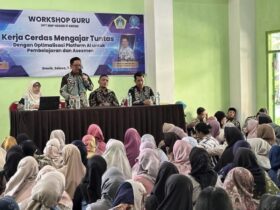 Teks foto : Sosialisasi MPLS program sekolah bersama wali murid dan Komite di aula UPT SMPN 17 Gresik.(blok-a.com/ivan)