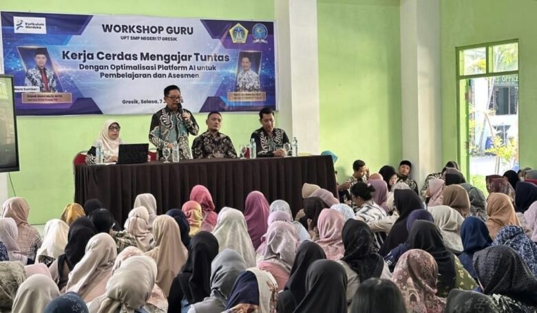 Teks foto : Sosialisasi MPLS program sekolah bersama wali murid dan Komite di aula UPT SMPN 17 Gresik.(blok-a.com/ivan)
