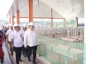 Sekda Kabupaten Malang, Budiar bersama tim Kementerian Sosial RI saat meninjau pembangunan sekolah rakyat di Desa Srigonco, Kecamatan Bantur (Prokopim)