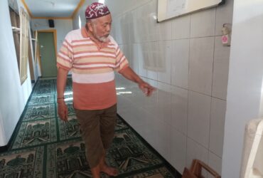 Tiga Pencuri Terekam CCTV Gasak Kotak Amal Masjid Asy Syifa di Malang