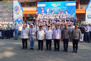 Bupati Malang, HM Sanusi bersama Menteri Pendidikan Dasar dan Menengah (Mendikdasmen) Abdul Mu'ti saat kegiatan MPLS Ramah 2026 (blok-a.com / Yogga Ardiawan)