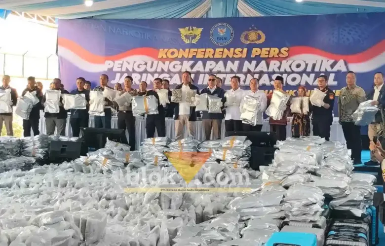 BNN RI sita 3,37 ton ganja asal Thailand di Gresik, diduga akan diolah jadi liquid vape (foto: Blok-a.com/ivan)