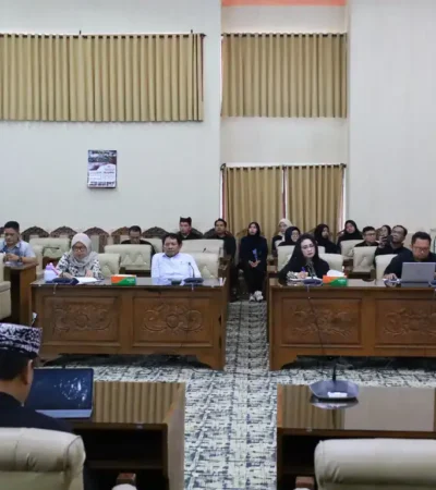 Bapemperda DPRD Banyuwangi saat menggelar rapat konsultasi secara virtual bersama Direktorat Jenderal Perimbangan Keuangan Kementerian Keuangan RI, Selasa (14/07/2026) (foto: Blok-a.com/Istimewa)