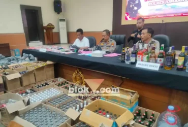 Barang bukti miras yang berhasil diamankan Polres Jombang (foto: Blok-a.com/Syahrul Wijaya)