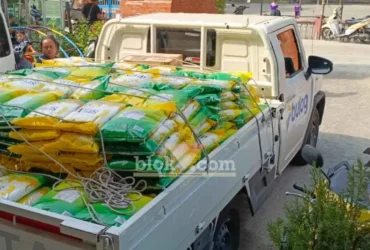 Beras SPHP dari Perum Bulog cabang Mojokerto untuk kegiatan gerakan pangan murah di Balai Desa Gunungan, Dawarblandong, Kabupaten Mojokerto (foto: Blok-a.com/Syahrul Wijaya)