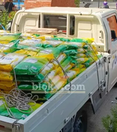 Beras SPHP dari Perum Bulog cabang Mojokerto untuk kegiatan gerakan pangan murah di Balai Desa Gunungan, Dawarblandong, Kabupaten Mojokerto (foto: Blok-a.com/Syahrul Wijaya)