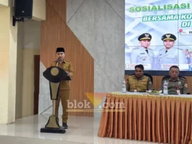 Bupati Mojokerto Muhammad Al Barraa saat memberikan sambutan dalam acara sosialisasi program pemanfaatan DBHCHT (foto: Blok-a.com/Syahrul Wijaya)