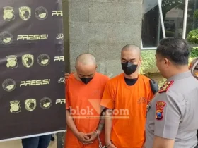 Dua kurir sabu yang dibekuk Polres Gresik dan didapati membawa 38 gram narkotika siap edar (foto: Blok-a.com/Ivan)