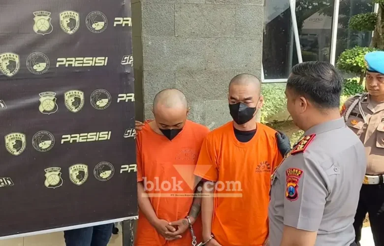 Dua kurir sabu yang dibekuk Polres Gresik dan didapati membawa 38 gram narkotika siap edar (foto: Blok-a.com/Ivan)