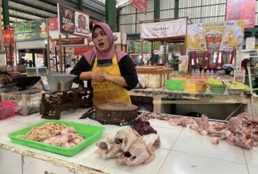 Pedagang Pasar di Malang Keluhkan Harga Ayam dan Telur Naik Sejak MBG Kembali