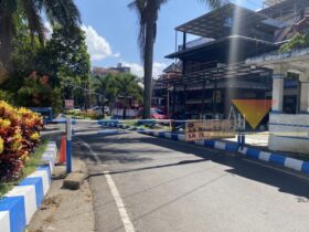 Portal menutup akses ke Perumahan Griya Shanta Malang (blok-a/Bob Bimantara Leander)