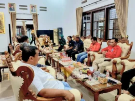 Ketua Harian KONI Kota Blitar, Elim Tyu Samba menggelar pertemuan bersama seluruh jajaran pengurus KONI beserta 45 Ketua Cabor (foto: Blok-a.com/Fajar)