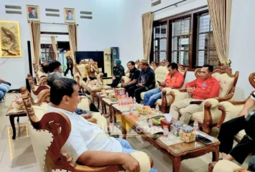 Ketua Harian KONI Kota Blitar, Elim Tyu Samba menggelar pertemuan bersama seluruh jajaran pengurus KONI beserta 45 Ketua Cabor (foto: Blok-a.com/Fajar)