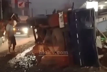 Kondisi truk Engkel usai bertabrakan dengan Microbus di Jalan Raya Cluring–Gambiran, Desa Benculuk, Kecamatan Cluring, Rabu (22/07/2026) (foto: Blok-a.com/Kuryanto)