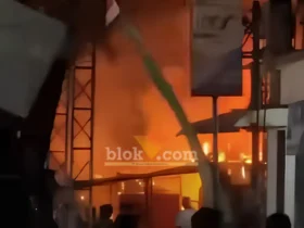 Potongan vidio saat terjadinya kebakaran hebat yang menimpa rumah Sayati, lansia warga Desa Kedungrejo, Kecamatan Muncar, Selasa (07/07/2026) (foto: Blok-a.com/Kuryanto).