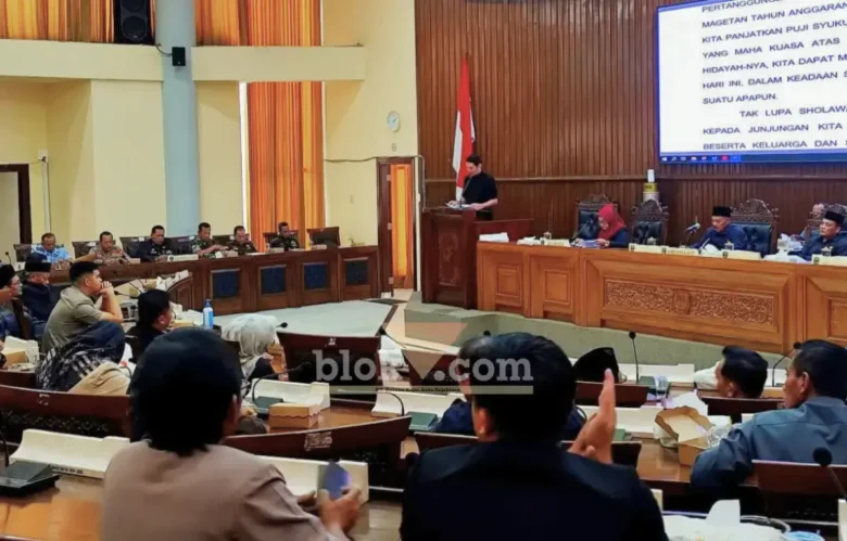Rapat paripurna DPRD Magetan agenda pengambilan keputusan Raperda Pertanggungjawaban APBD TA 2025 (foto: Blok-a.com/Nanda Bagoes)