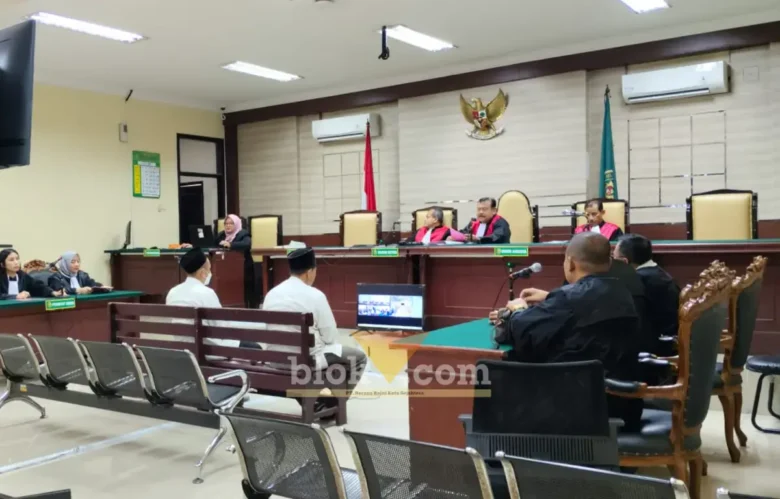 Sidang pembacaan replik kasus Kasus Korupsi Hibah Ponpes Al Ibrohimi, Manyar, Gresik (foto: Blok-a.com/ivan)