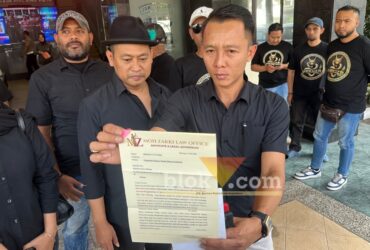 Tim Hukum Yakuza Maneges laporkan Icha Cellow dan Mala Agatha atas video pelesetan lagu “Gapapa” ke Polresta Malang Kota, Senin (13/7/2026). (blok-a.com / M Berril Labiq)