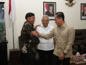Bupati Malang, HM Sanusi saat mendampingi Wakil Menteri Koordinator (Wamenko) Bidang Pangan, Hanif Faisol Nurofiq yang melakukan kunjungan kerja ke Koperasi SAE (KOP SAE) Pujon (Prokopim)