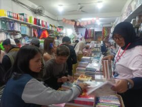 Toko Alat Tulis di Kota Malang Panen Pembeli Jelang Masuk Sekolah