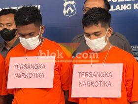 Tersangka MS dan MR dihadirkan dalam konferensi pers di Polresta Malang Kota. (blok-a.com / M Berril Labiq)