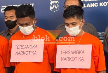 Tersangka MS dan MR dihadirkan dalam konferensi pers di Polresta Malang Kota. (blok-a.com / M Berril Labiq)