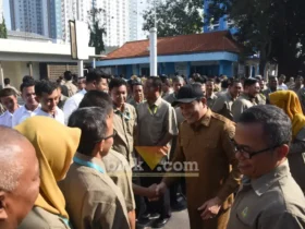 Bupati Sidoarjo Subandi saat kegiatan apel akbar peringatan HUT ke-48 Perum Delta Tirta Sidoarjo, Senin (6/7/2026) (foto: Blok-a.com/Fahmi)