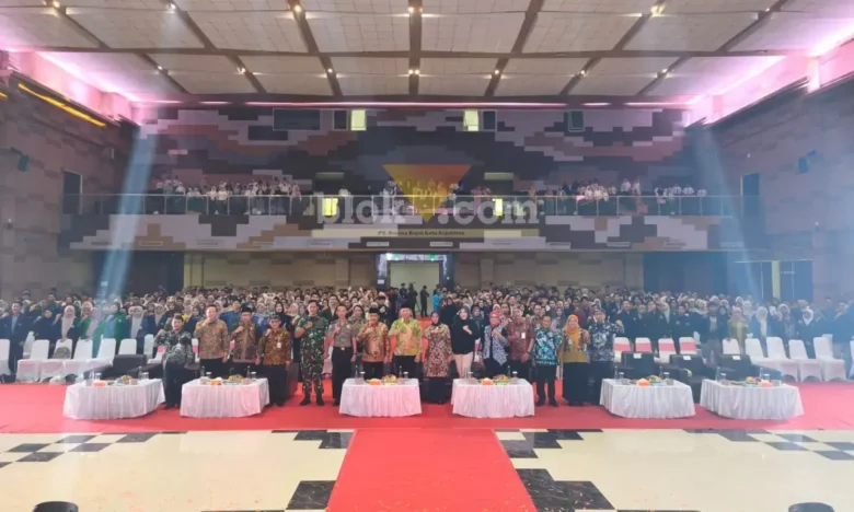 Penyerahan Program Beasiswa Pendidikan tinggi, Anak Yatim tingkat SD,SMP dan SMA sederajat Kabupaten Sidoarjo Tahun 2026, berlangsung di Mal Pelayanan Publik (MPP) Sidoarjo, Kamis (9/7/2026) (foto: Blok-a.com/Fahmi)