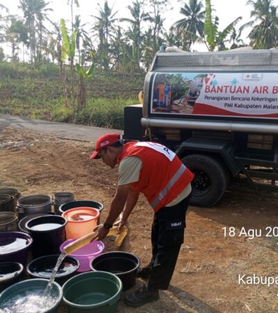 BPBD Kabupaten Malang Salurkan 15 Ribu Liter Air Bersih untuk Warga Terdampak Kekeringan (BPBD)